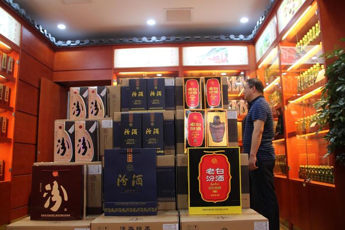 南陽(yáng)汾酒竹葉青旗艦店盛大開(kāi)業(yè)，開(kāi)啟白酒零售新篇章